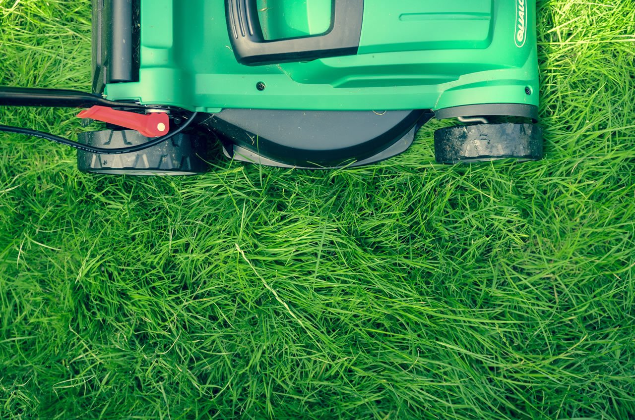 Ottawa Lawn Maintenance Grass Mowing J.R. Lawn and Snow
